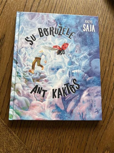 žmogus su lipduku ant kaktos