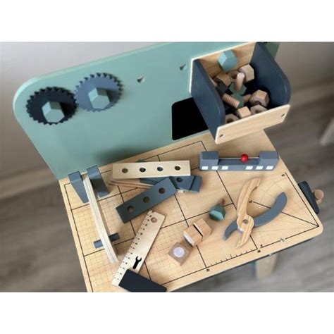 Medinis vaikiškas darbastalis