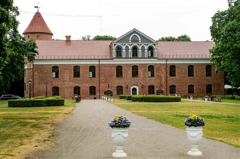 Raudondvario pilies biblioteka