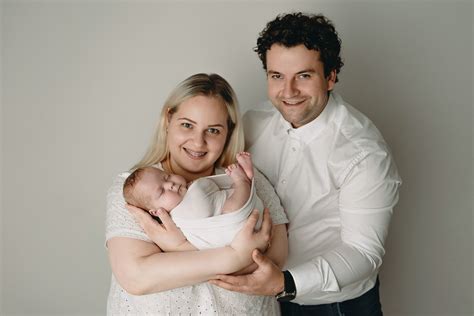 Ankstukas lauke su tėvais