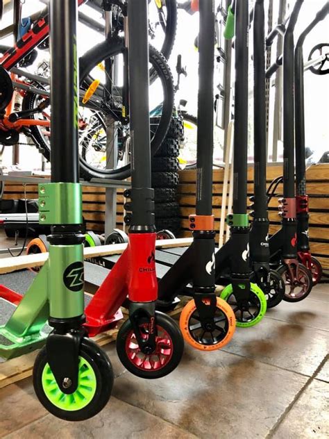 Vaikiškų triratukų asortimentas parduotuvėje