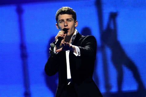 Nuotrauka, vaizduojanti moterį, atliekančią kvėpavimo pratimus