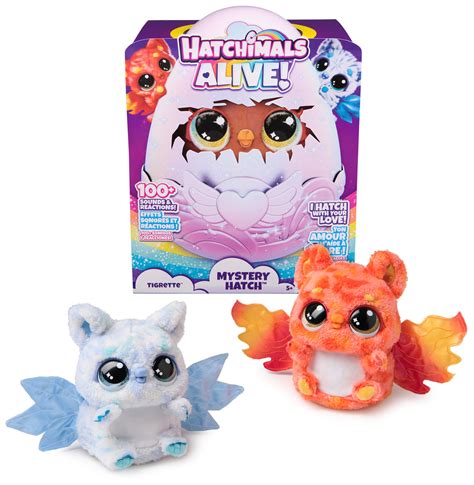 Vaikas maitina Hatchimals HatchiBaby buteliuku