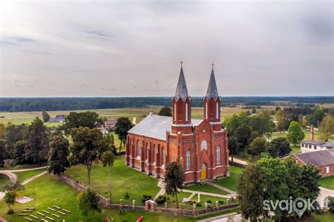 Dusetų Švč. Trejybės bažnyčios fasadas