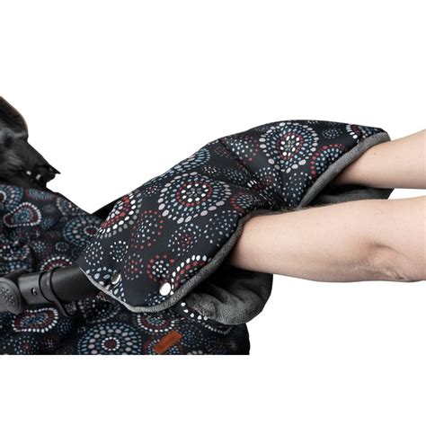 Vaikiškos pirštinės ant vežimėlio rankenos