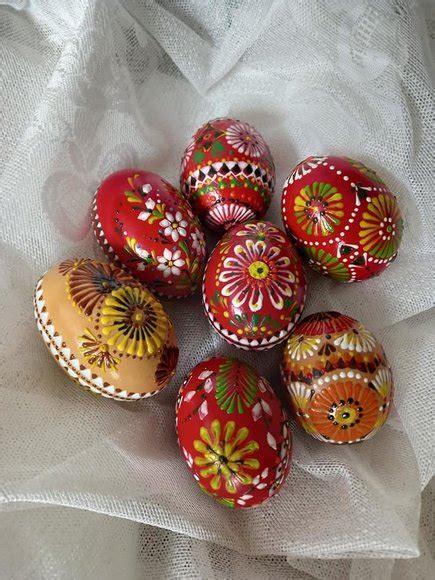 įvairūs dekoruoti kiaušiniai