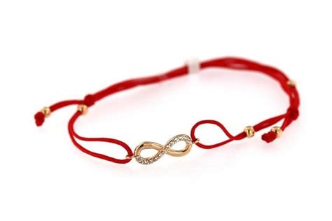 Paruoštas raudonas siūlas apyrankės gamybai