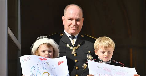 Nuotrauka su dvyniais Juliumi ir Aiste