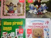 Įvairios vaikiškos knygos ant lentynos