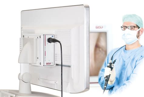 simbolinė nuotrauka, vaizduojanti medicininę įrangą ir personalą operacinėje