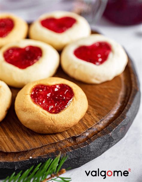 vaikiški sausainiai su įvairiais papuošimais