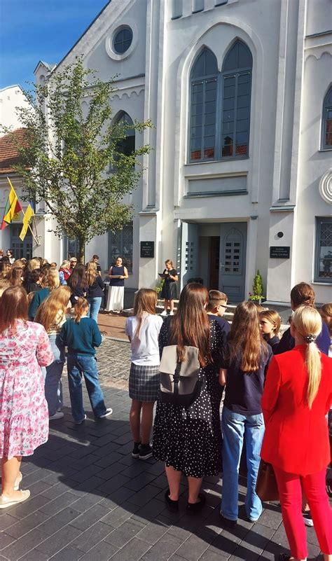 Mokiniai dalyvaujantys renginyje