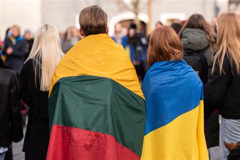 Nuotrauka, simbolizuojanti bendradarbiavimą tarp verslo ir savivaldybės