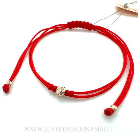 Scheminis raudono siūlo rišimo ant riešo pavaizdavimas