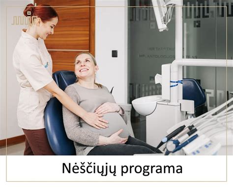 Nuotrauka: Odontologas atlieka procedūrą besilaukiančiai moteriai