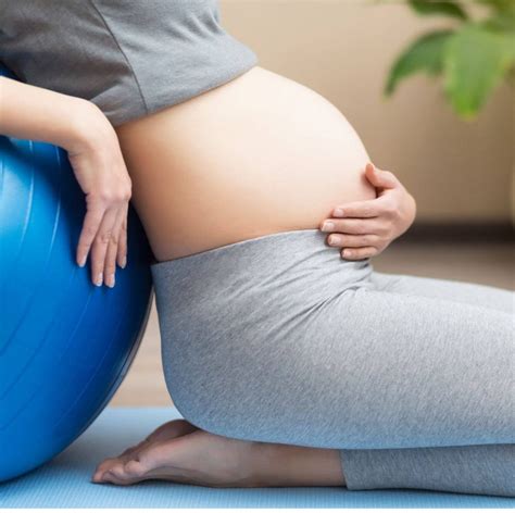 Nėščiosios atlieka kvėpavimo pratimus