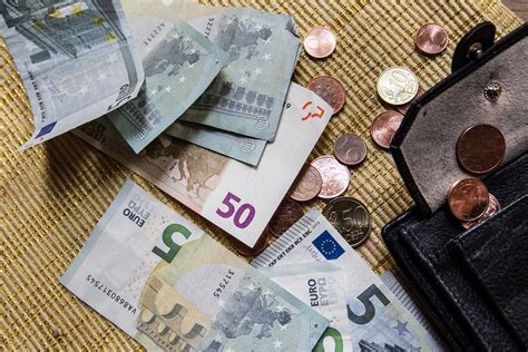 dokumentai ir pinigai