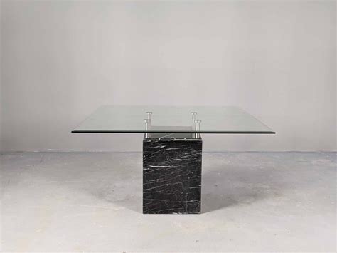 Matmenys ir detalės ant medinio metriko