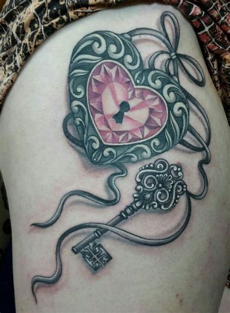 Širdelės ir gimimo datos tatuiruotės idėjos
