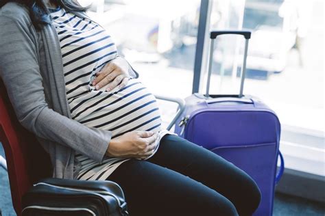 Kelionės lėktuvu nėščiosioms: taisyklės ir rekomendacijos