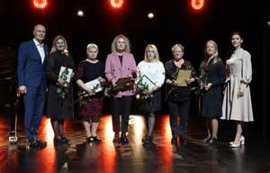 Socialiniai darbuotojai padeda senjorams