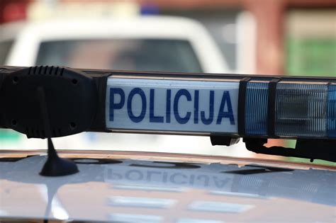Policijos automobilio ir pareigūno identifikavimo ženklai
