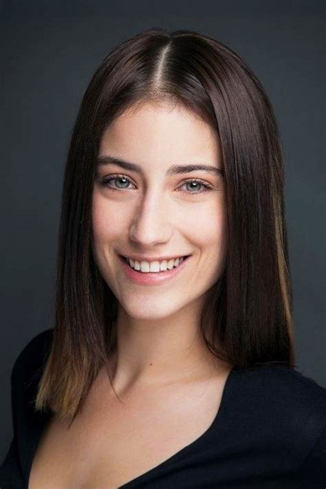 Hazal Kaya nuotrauka