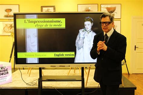 Simbolinė nuotrauka, atspindinti Alfredo Maruškos dvigubą veiklą - mediciną ir meną