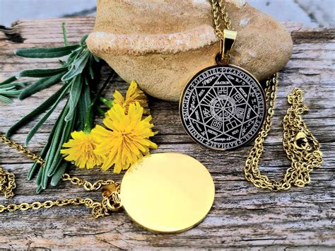 Amuletai ir talismanai, simbolizuojantys apsaugą