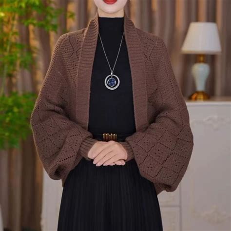Elegantiškas megztas drabužis