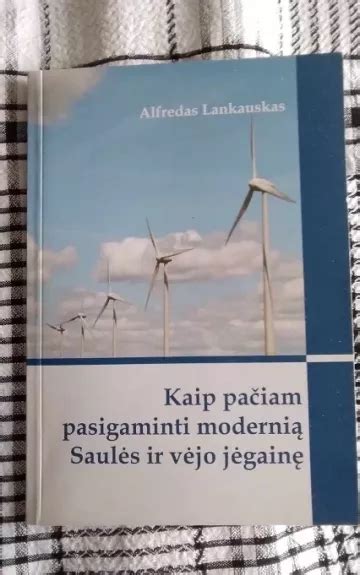Nuotrauka, vaizduojanti modernią vėjo jėgainę Lietuvos kraštovaizdyje.