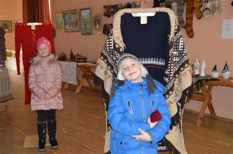 Radviliškio VDC ,,Ąžuoliukas‘‘ vaikai, dirbantys su moliu