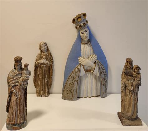 Gegužės gėlės ir Mergelės Marijos atvaizdas