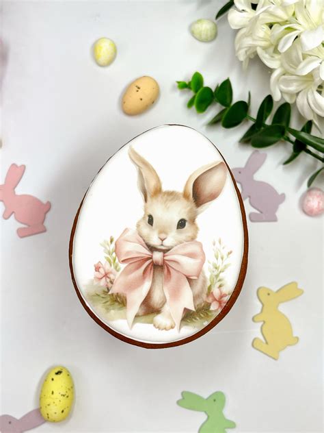 Margutis, dekoruotas džiovintais augalais