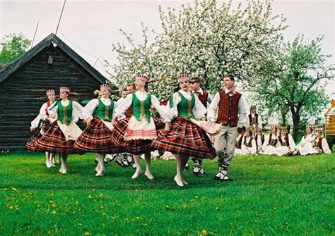 Lietuvių liaudies šokiai