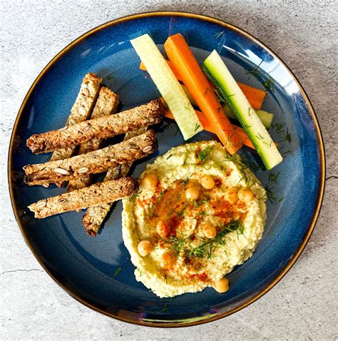 Daržovių šiaudeliai su humusu