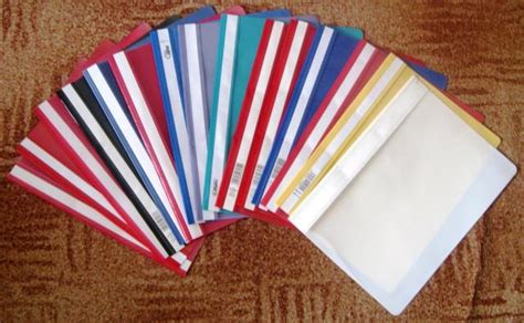 Palyginimas: kartoninės ir plastikinės papkės