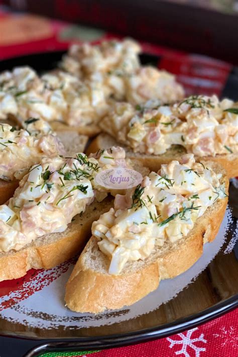 Paruošta užtepėlė ant skrudintos duonos su krapais