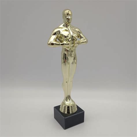 Auksiniai svogūnai apdovanojimų statulėlės