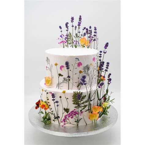 Simbolinis gimtadienio tortas su vasaros gėlėmis