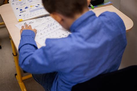 vaikai mokykloje mokosi tolerancijos