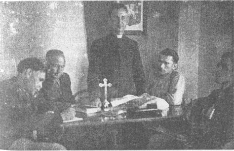 Tauro apygardos steigiamasis susirinkimas Skardupių klebonijoje, 1945 m. liepos 19 d. Nuotraukoje (iš kairės): Jonas Pileckis, Leonas Taunys, Antanas Ylius, Albinas Ratkelis ir Vitalius Gavėnas.