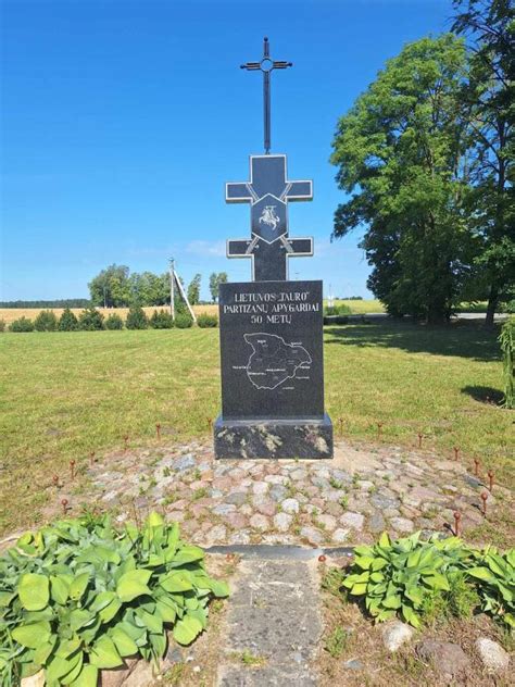 Paminklas Tauro apygardai atminti Skardupių kaime