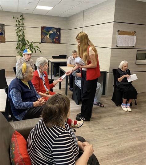 bendravimas su seneliais globos namuose