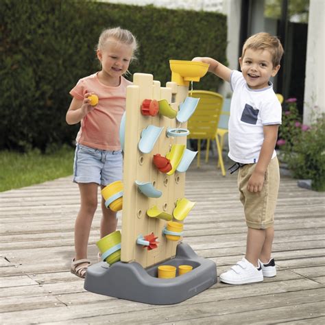 vaikiškas žaidimų centras su vandens atrakcionais