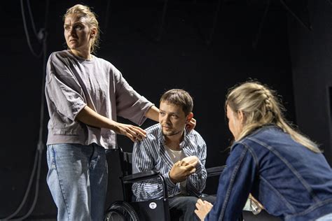 Scena iš spektaklio Jaunimo teatre