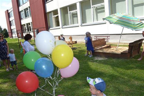 Spalvingos girliandos darželio grupėje