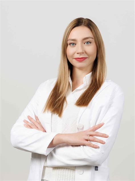 Psichologė konsultuoja besilaukiančią moterį