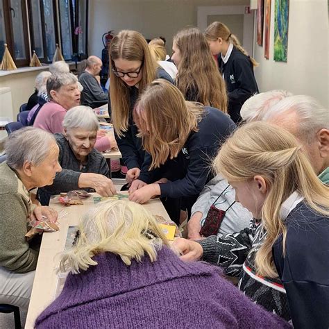 Senjorai globos namuose