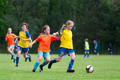 Merginų futbolo treniruotė